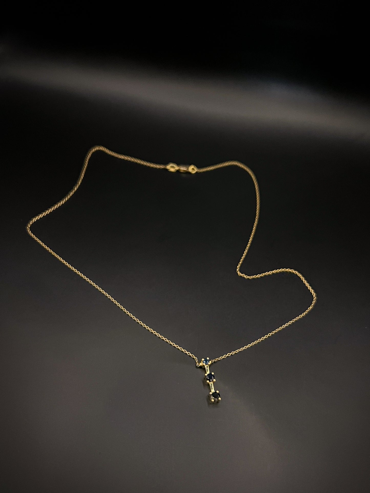 Gold Necklace with Blue Natural Sapphire