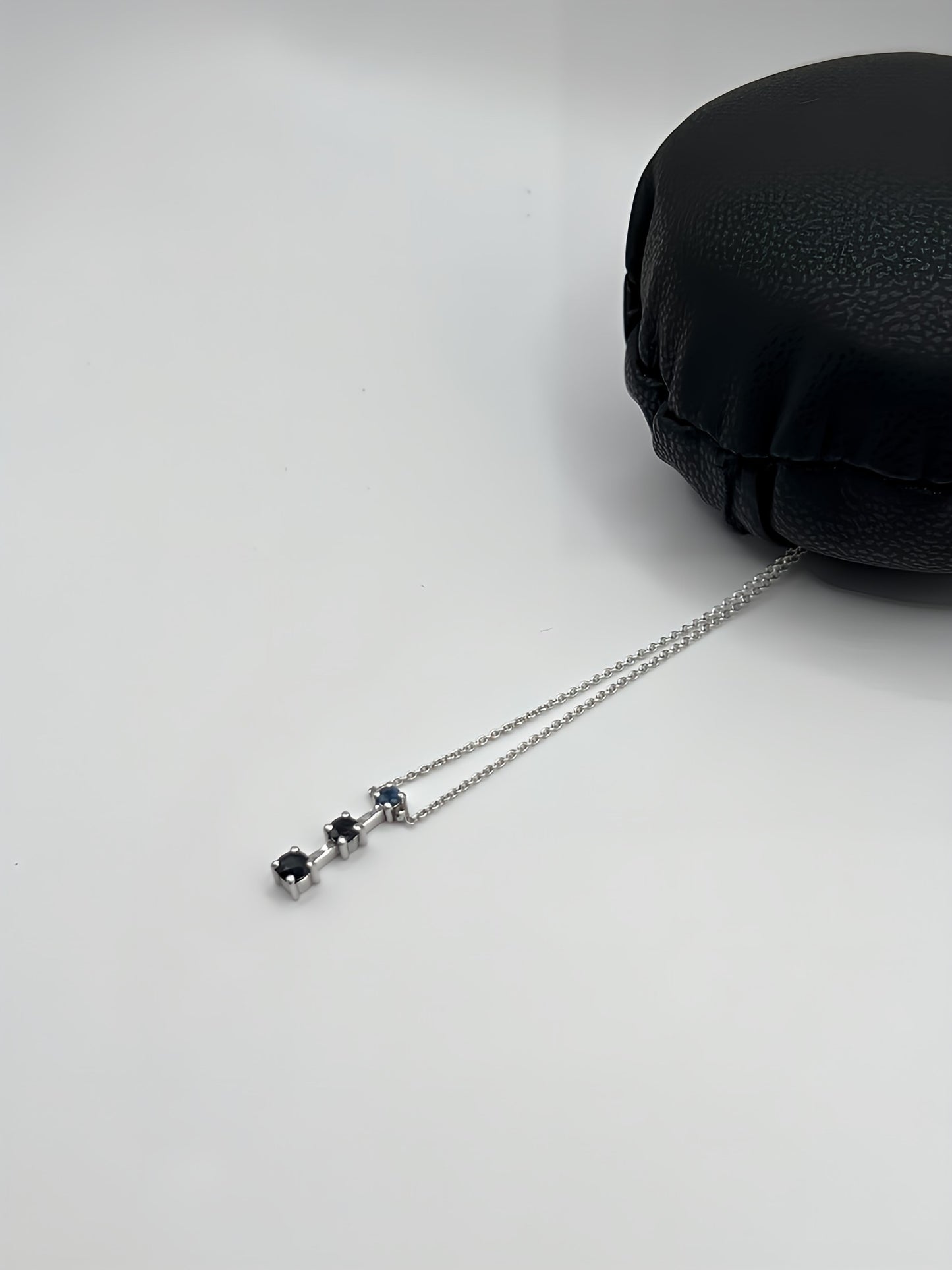 Gold Necklace with Blue Natural Sapphire