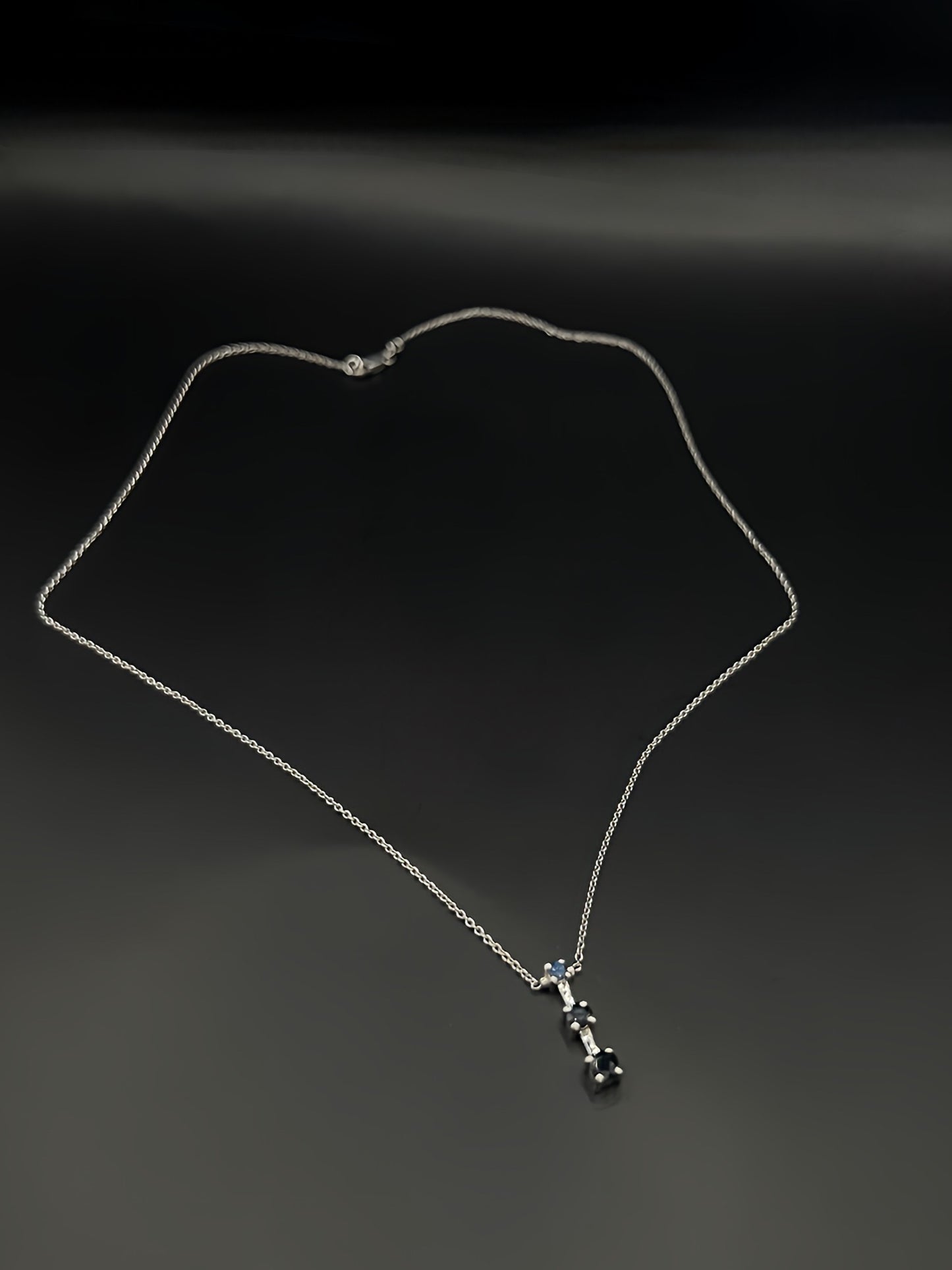 Gold Necklace with Blue Natural Sapphire