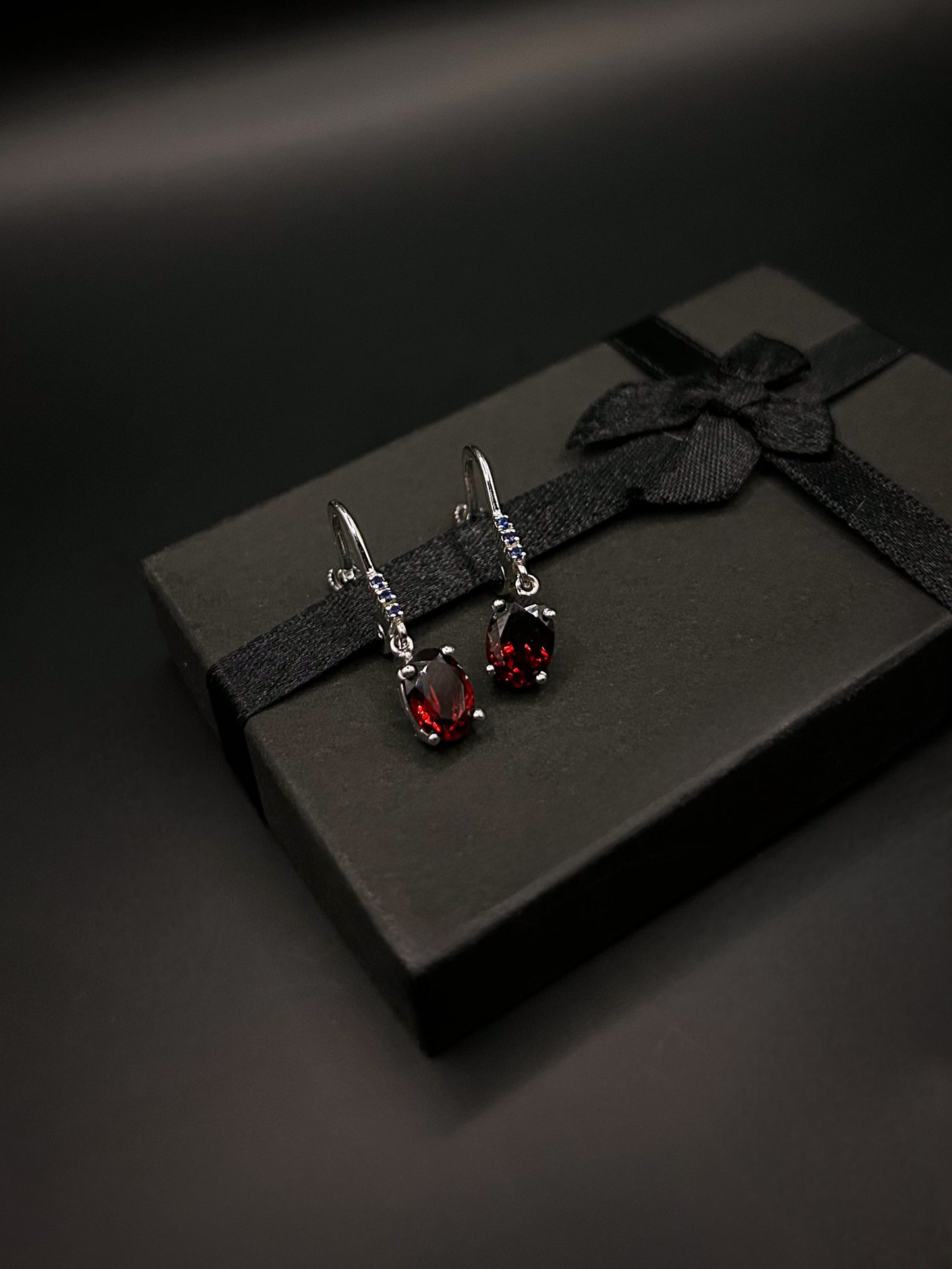 White Gold Pendant & Earrings Set with Natural Garnets