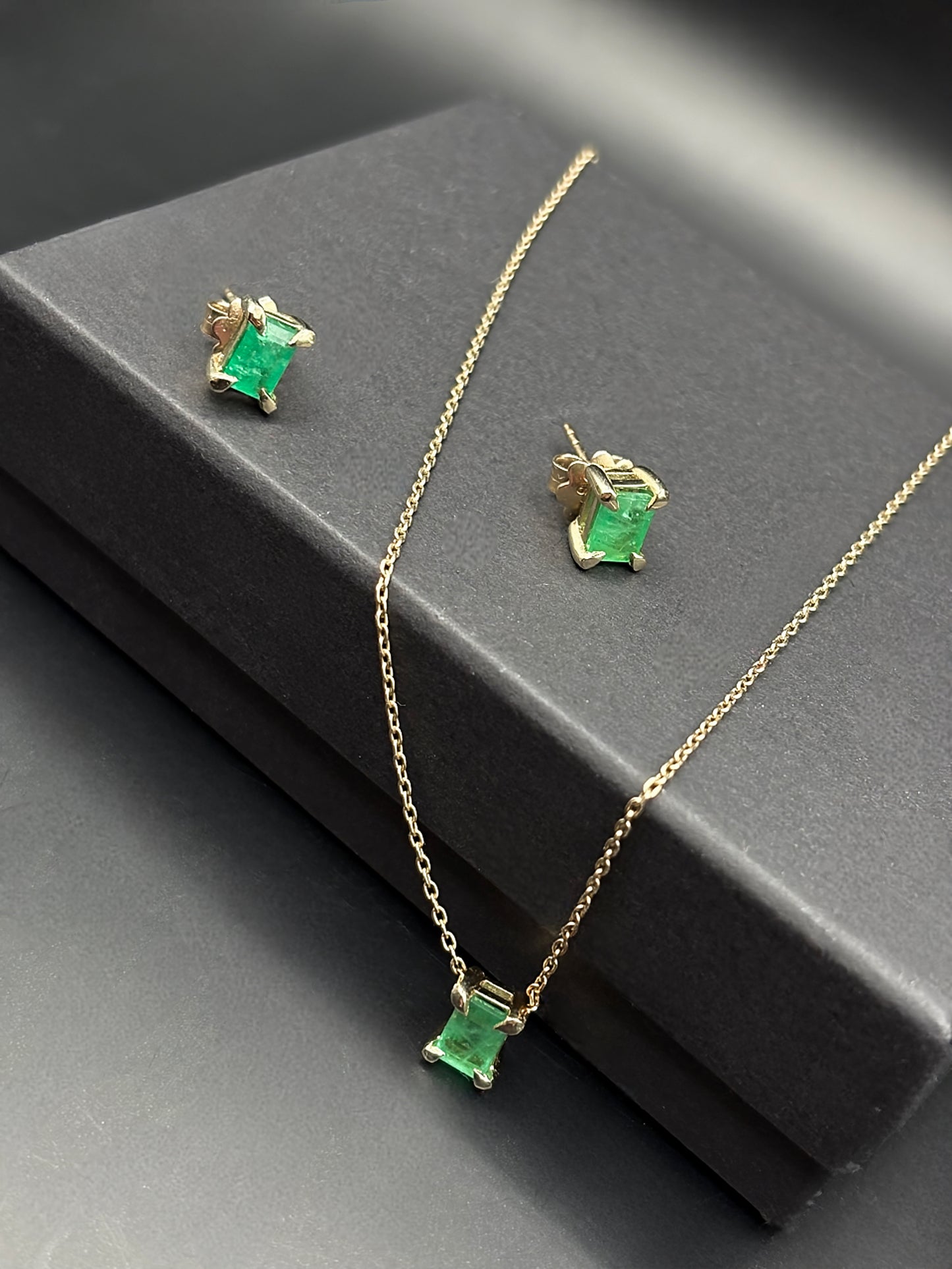 Emerald Simple Set
